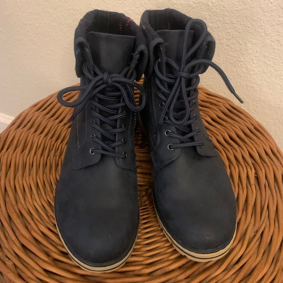 CLIFFS by White Mountain Karlyssa Hiking Boots - Picture 2 of 9